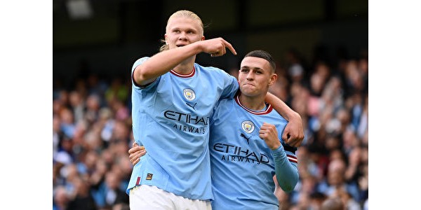 Haaland usa la sua forza per occupare un posto nel calcio